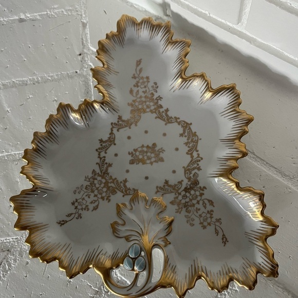 MCM Vintage White RPM Gold Glit Scroll Trimmed Leaf Dish Painted Blue Victorian - Picture 4 of 11